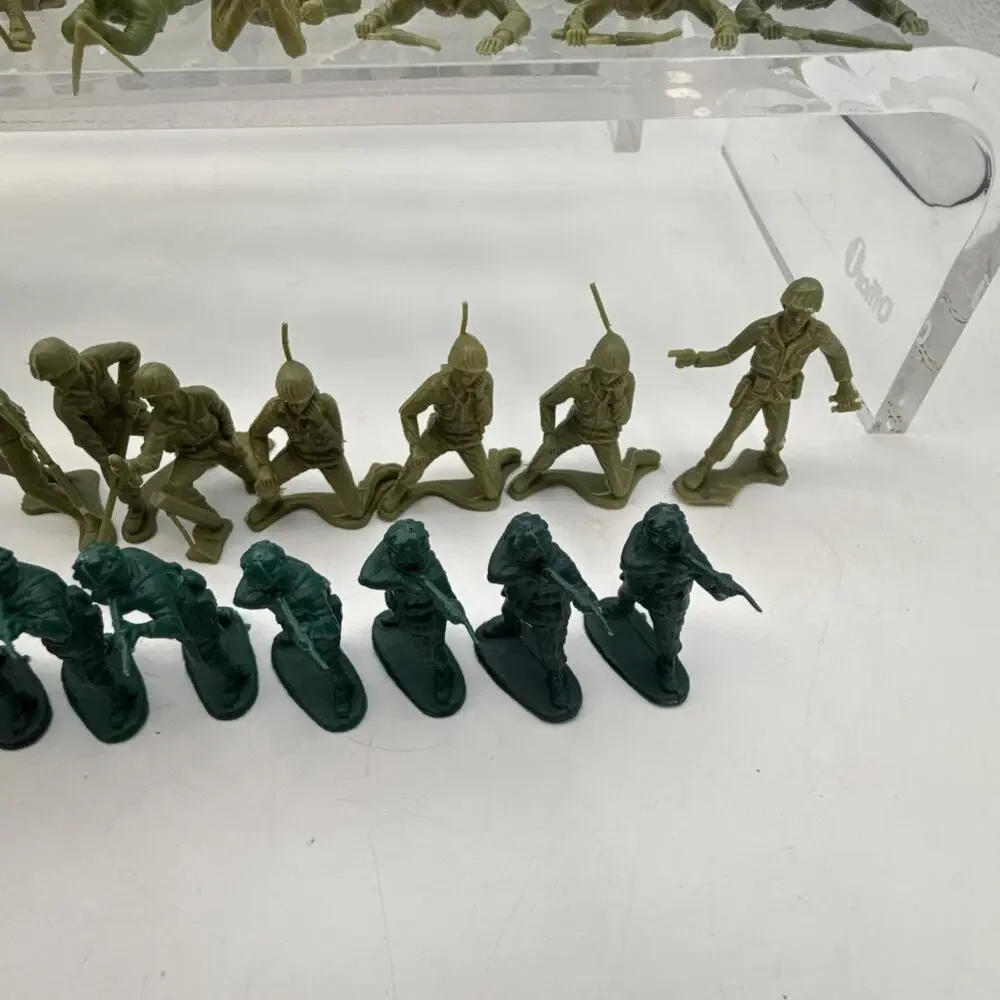 Lot of 120 Vintage WW2 Army Men Green Gray White Plastic Soldiers Figures